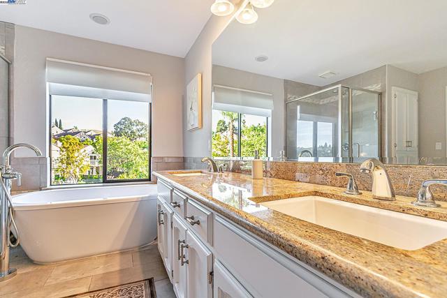 4001 W Lakeshore Drive, San Ramon CA: https://media.crmls.org/mediaz/58e7a4ae-fda8-42ad-a85b-a9da006e3ae1.jpg