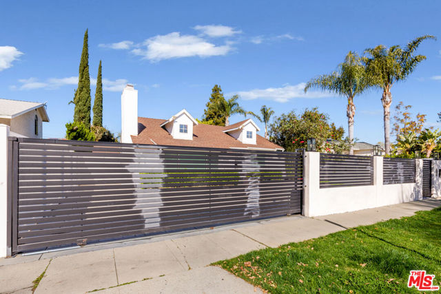 4503 Vesper, Sherman Oaks CA: https://media.crmls.org/mediaz/58e822f7-d76e-4d52-a76d-51ae6f96b68e.jpg
