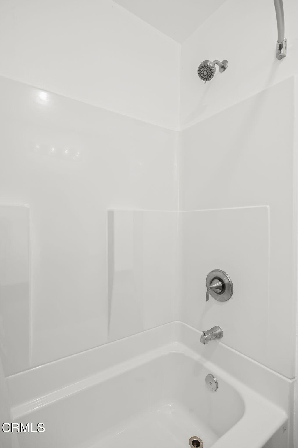 https://media.crmls.org/mediaz/58e84a84-6dbf-425c-aa7d-c1109fe3a87f.jpg?preset=X-Large