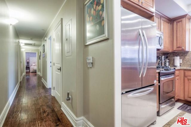 11578 Iowa Avenue, Los Angeles CA: https://media.crmls.org/mediaz/58e855f7-3832-478e-9a33-6fe5caa68e72.jpg