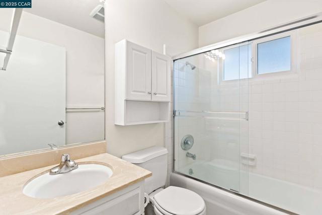 4045 Hoen Ave, Santa Rosa CA: https://media.crmls.org/mediaz/58e87efa-e92e-4848-8a1f-7e7bc69d5de7.jpg