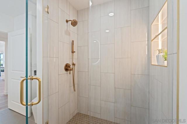 Image 39 of 52 For 3161 1st Ave  4s
