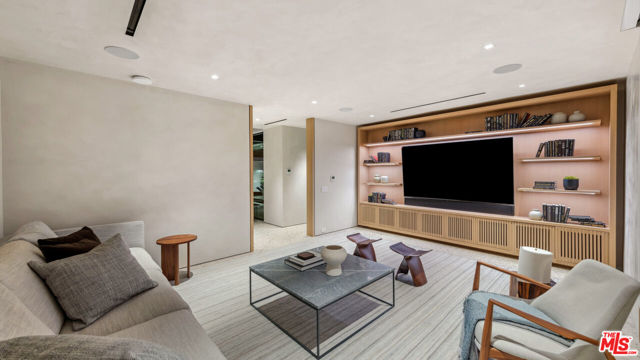 31388 Broad Beach Road, Malibu CA: https://media.crmls.org/mediaz/58e8f0ee-6b6d-4908-8286-ebbea02528b9.jpg