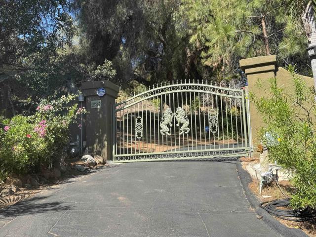 1135 OLD CHASE AVENUE, El Cajon CA: https://media.crmls.org/mediaz/58e90cd2-52a2-4ded-a645-ca672003d899.jpg