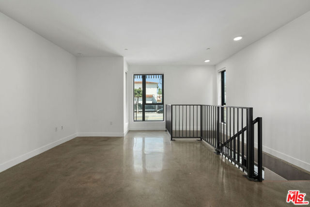 1250 N Fairfax Avenue, West Hollywood CA: https://media.crmls.org/mediaz/58e91a6c-ad3d-43aa-9af3-416f3f9dbbde.jpg