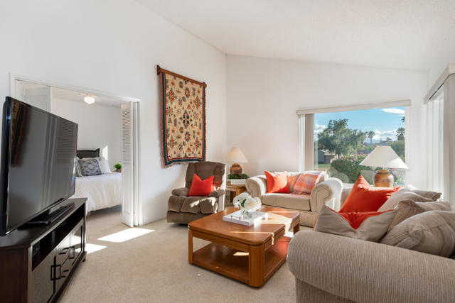 6175 Montecito Drive, Palm Springs CA: https://media.crmls.org/mediaz/58e921d5-86e7-4fe5-8a98-d5853f95cca0.jpg