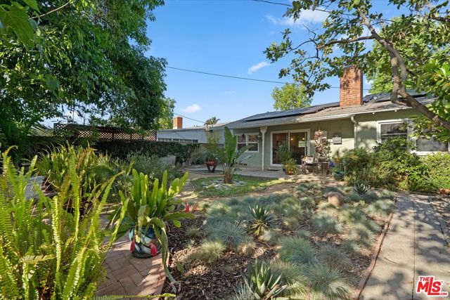 7667 Chisholm Avenue, Van Nuys CA: https://media.crmls.org/mediaz/58e9ab49-970b-49a4-8f4f-e286c316c917.jpg