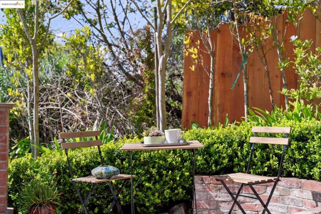 1143 Keith Ave, Berkeley CA: https://media.crmls.org/mediaz/58e9b55f-cf34-402a-895c-fe96fd0484ef.jpg