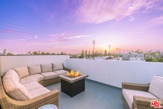 4912 S Centinela Avenue, Los Angeles CA: https://media.crmls.org/mediaz/58e9ddb3-5964-4d3a-9519-b680ba4fe69f.jpg