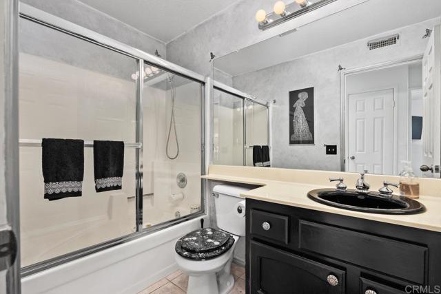 2175 Castilla Way, Oceanside CA: https://media.crmls.org/mediaz/58ea0eba-2438-4c7d-af21-37992e089ff6.jpg