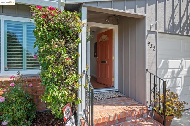 952 Amador St, Richmond CA: https://media.crmls.org/mediaz/58ea11c7-43ac-4564-a3b3-f3939ad2b27a.jpg