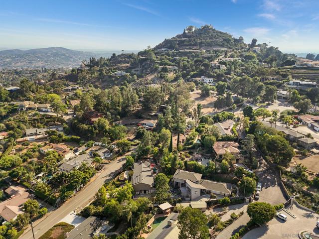 10164 Vivera Dr, La Mesa CA: https://media.crmls.org/mediaz/58eade4d-1509-4be0-b827-581c357a7393.jpg