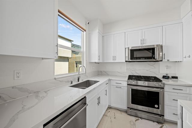 10422 Adamson Way, San Diego CA: https://media.crmls.org/mediaz/58eb7826-63db-4bcb-9ca7-be10b0400b60.jpg