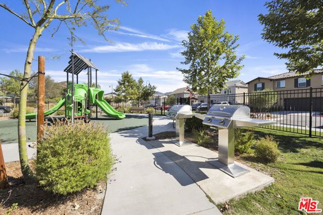 17028 Zion, Santa Clarita CA: https://media.crmls.org/mediaz/58eb7bcd-ecd0-4946-88ff-9d800369b400.jpg