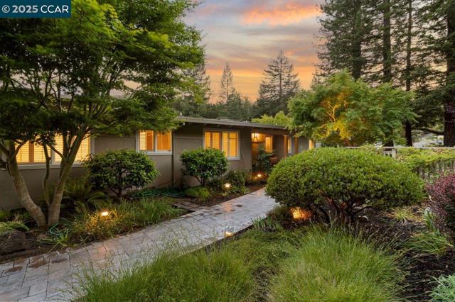 23 Lost Valley Dr, Orinda CA: https://media.crmls.org/mediaz/58eb972b-aa06-4aee-ae05-c0bc7636b4b7.jpg