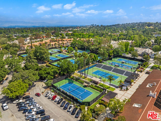 4392 Park Paloma, Calabasas CA: https://media.crmls.org/mediaz/58ec124d-ce17-4ba7-8adc-f6ae1fad589d.jpg