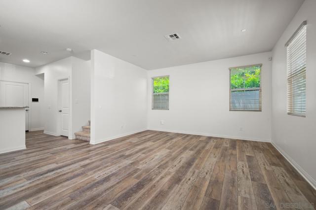 1718 Santa Ivy Ave, Chula Vista CA: https://media.crmls.org/mediaz/58ec2479-11c2-4395-9550-66007c9f1eb5.jpg