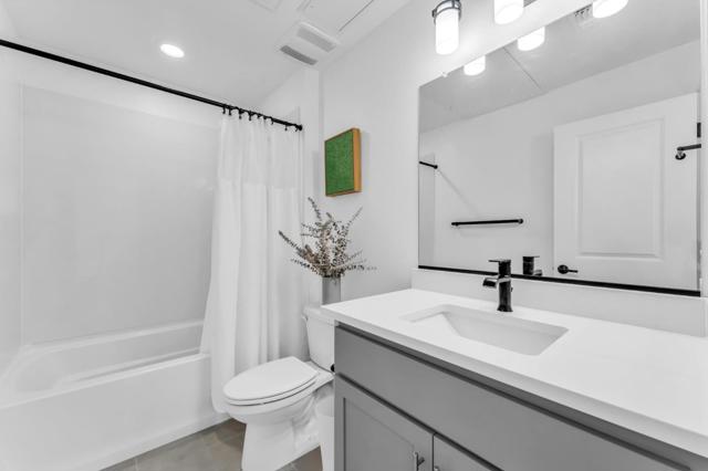 133 Waters Park Circle, San Mateo CA: https://media.crmls.org/mediaz/58ec2d31-04c7-4377-b5e9-6d76aa942ddb.jpg