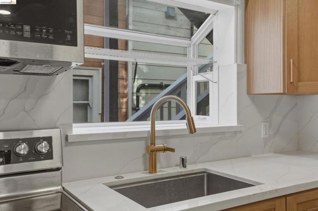 3114 california, Berkeley CA: https://media.crmls.org/mediaz/58ed5db3-90ee-4525-8514-697344129421.jpg