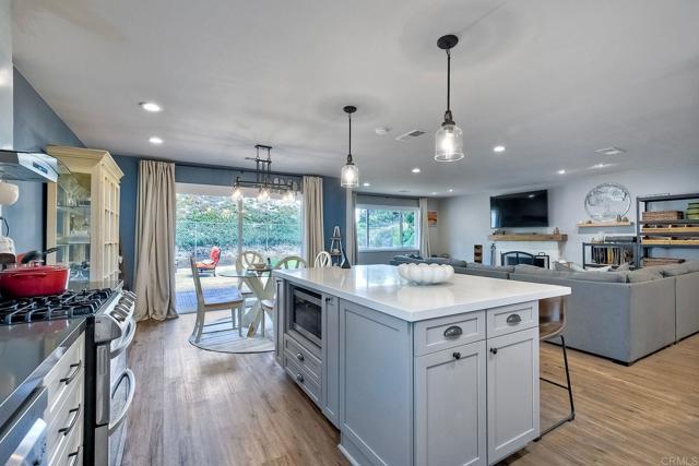 2760 Thunder Drive, Oceanside CA: https://media.crmls.org/mediaz/58eda8e9-fe33-421e-bfcb-215fdf0aa140.jpg