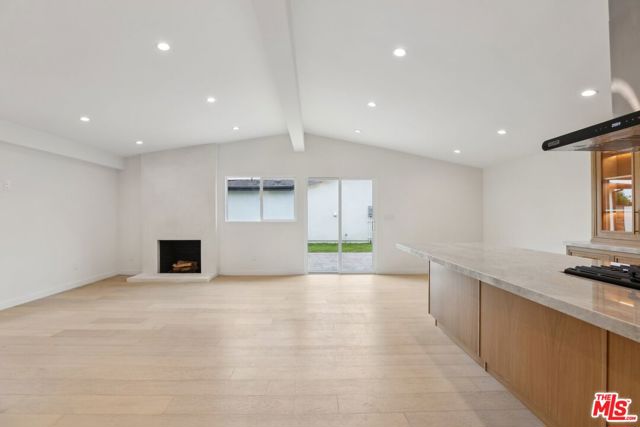 6731 Delco Avenue, Winnetka CA: https://media.crmls.org/mediaz/58ee0352-e7e3-4c26-ae8a-4e170d5f48ef.jpg