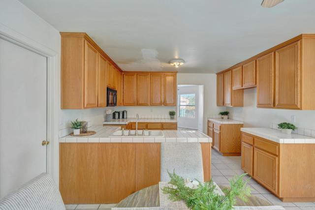 Detail Gallery Image 5 of 30 For 2229 Crest Dr, El Cajon,  CA 92021 - 4 Beds | 3/1 Baths