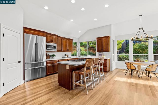 21 Monte Crest Ct., Walnut Creek CA: https://media.crmls.org/mediaz/58ee57f1-393e-45fc-9da1-f903a92f6d58.jpg