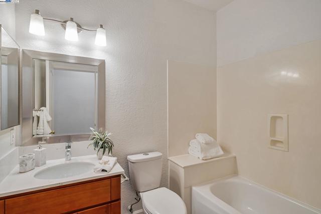 5786 Belleza Dr, Pleasanton CA: https://media.crmls.org/mediaz/58eeb52d-9dc0-4551-8b62-bc4de24ec72f.jpg