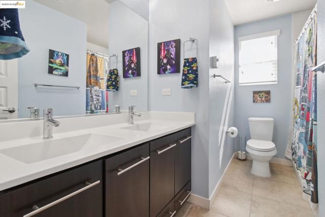 124 Clear Lake Ct, Oakley CA: https://media.crmls.org/mediaz/58ef63bf-10ca-420f-8b9b-caf771e93ba8.jpg