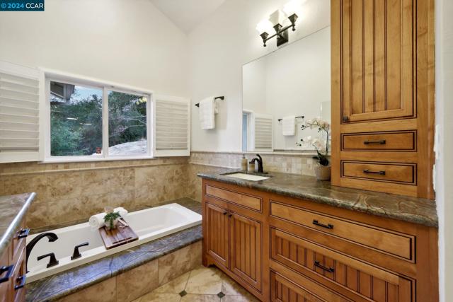 121 Brookline St, Moraga, California 94556, 4 Bedrooms Bedrooms, ,2 BathroomsBathrooms,Single Family Residence,For Sale,Brookline St,41071510