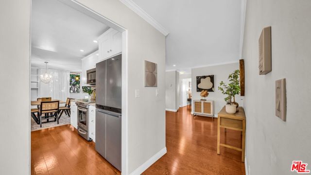 1130 9th Street, Santa Monica CA: https://media.crmls.org/mediaz/58f0fc72-e53b-4632-9b67-c11c58c1e385.jpg