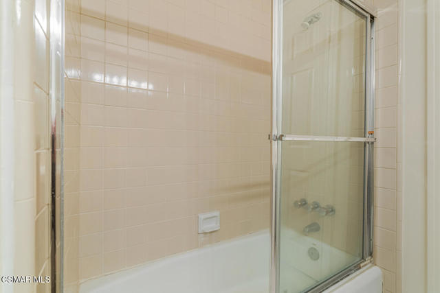 5200 White Oak Avenue, Encino CA: https://media.crmls.org/mediaz/58f10019-7a31-4406-9ba1-dc2bd3fcbd31.jpg