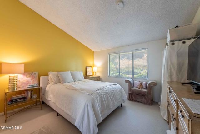 20418 Miranda Street, Woodland Hills CA: https://media.crmls.org/mediaz/58f1392c-3dde-4728-af48-0df6d7ab03a9.jpg
