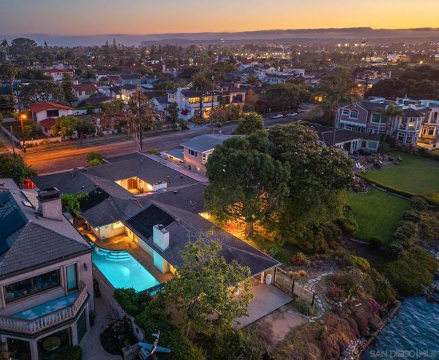515 1st St, Coronado CA: https://media.crmls.org/mediaz/58f145f9-3ee4-47c6-b51f-31744f4606ad.jpg