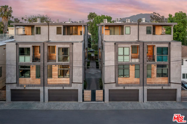 4427 Studio Place, Studio City CA: https://media.crmls.org/mediaz/58f23668-d96f-4fcb-a8fd-3c19df4a3e66.jpg