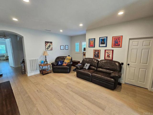 2856 Falling Waters Court, Chula Vista CA: https://media.crmls.org/mediaz/58f25cc5-1111-45ad-93c1-90a47ce3e298.jpg