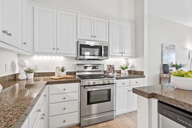 550 El Camino Real, Burlingame CA: https://media.crmls.org/mediaz/58f28072-f084-4b98-a483-5c8527935034.jpg