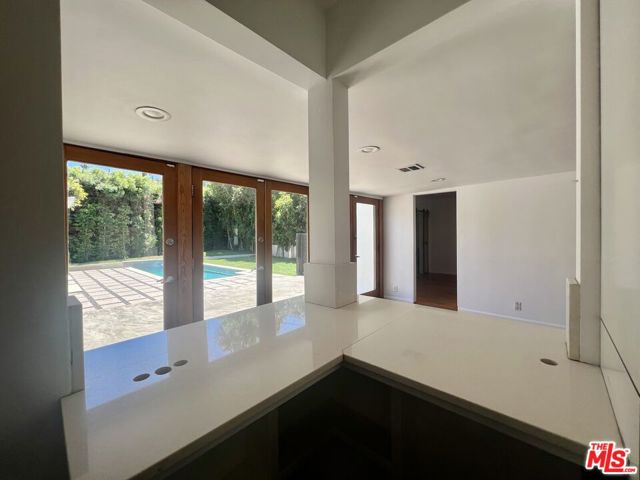 3964 Goodland Place, Studio City CA: https://media.crmls.org/mediaz/58f34209-17b8-40de-afe3-d3568a68a245.jpg