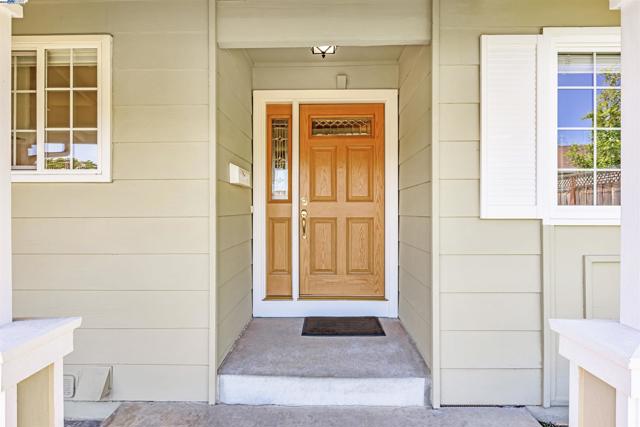 3335 Cornish Ct, Fremont CA: https://media.crmls.org/mediaz/58f36c99-243c-40b6-8f22-2603b313980d.jpg