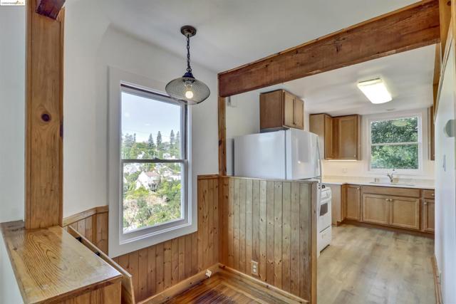 Image 34 of 50 For 828 Everett Ave.