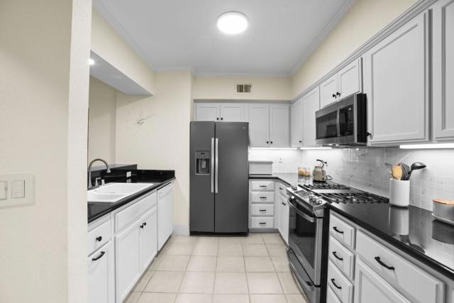 530 El Camino Real, Burlingame CA: https://media.crmls.org/mediaz/58f41d7f-4a32-4106-98e3-9eb4b4f46a86.jpg