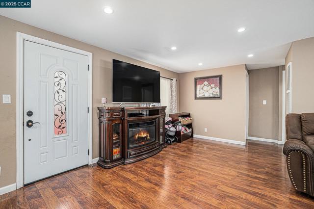 75 E Bolton Rd, Oakley CA: https://media.crmls.org/mediaz/58f4ca3e-1211-48a1-abae-8c8e990c9c23.jpg