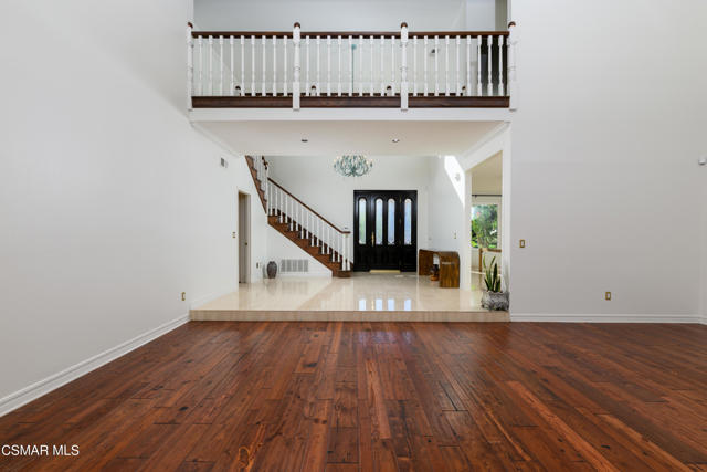 29515 Weeping Willow Drive, Agoura Hills CA: https://media.crmls.org/mediaz/58f52404-5b70-43e1-8129-02fc9c97d40b.jpg