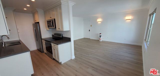 1820 12TH Street, Santa Monica CA: https://media.crmls.org/mediaz/58f58bf1-f7ac-4aae-98c4-88a02ce00e39.jpg