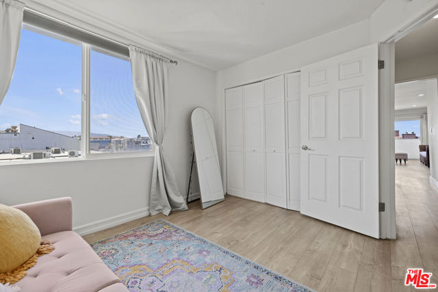 Light and airy 2nd bedroom