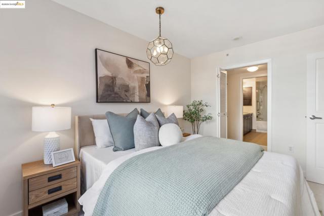 170 King St, San Francisco CA: https://media.crmls.org/mediaz/58f5eaf6-aa34-41f0-a5e8-2e32679ca537.jpg