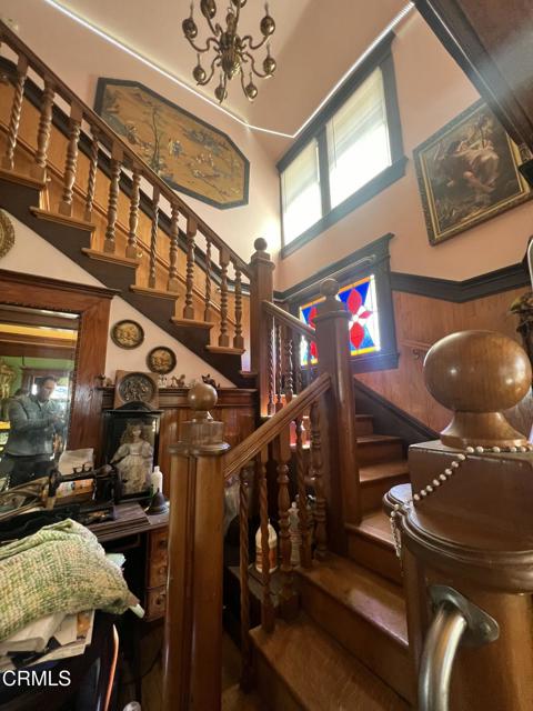 1324 Volney Drive, Los Angeles CA: https://media.crmls.org/mediaz/58f63d0a-7d4e-44e5-998f-410b081291c9.jpg