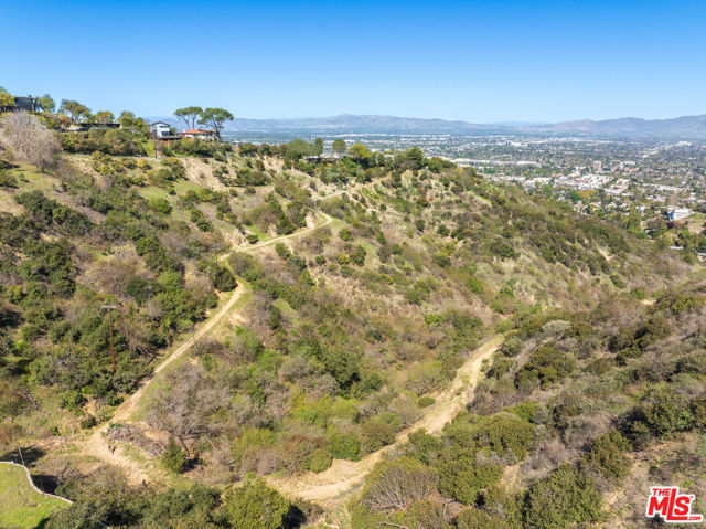 3430 Dixie Canyon Avenue, Beverly Hills CA: https://media.crmls.org/mediaz/58f66385-0b85-4bea-852c-1c5047632b05.jpg