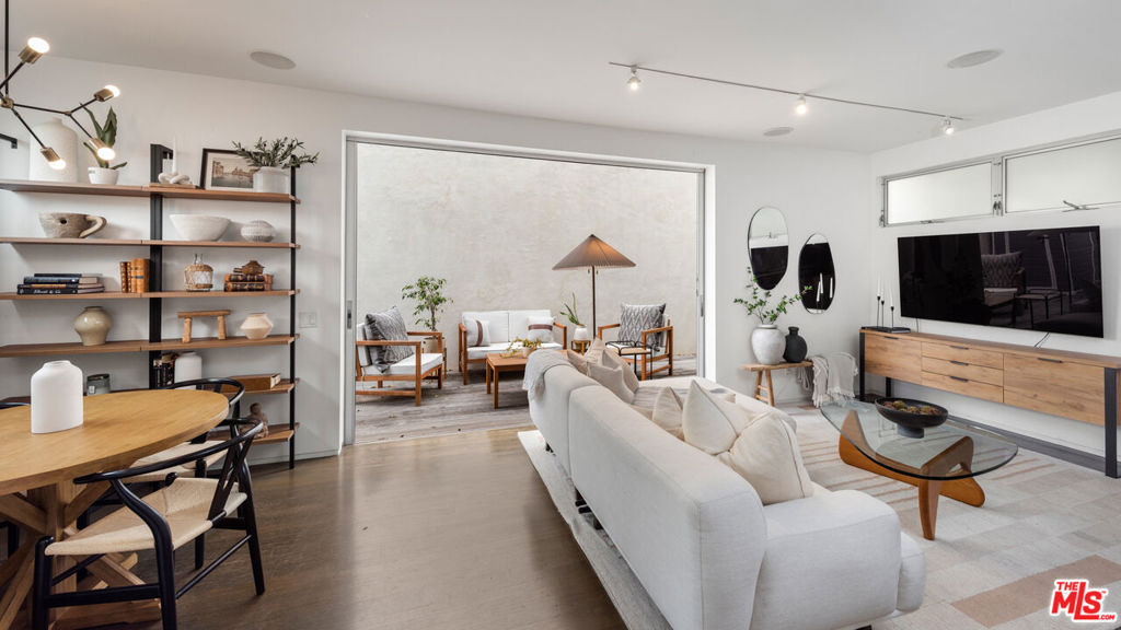 705 Sunset Avenue #1/4