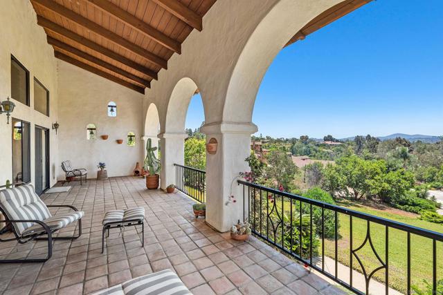 12982 Polvera Ct, San Diego CA: https://media.crmls.org/mediaz/58f726c4-2fdb-46b4-803d-fcec939f6957.jpg
